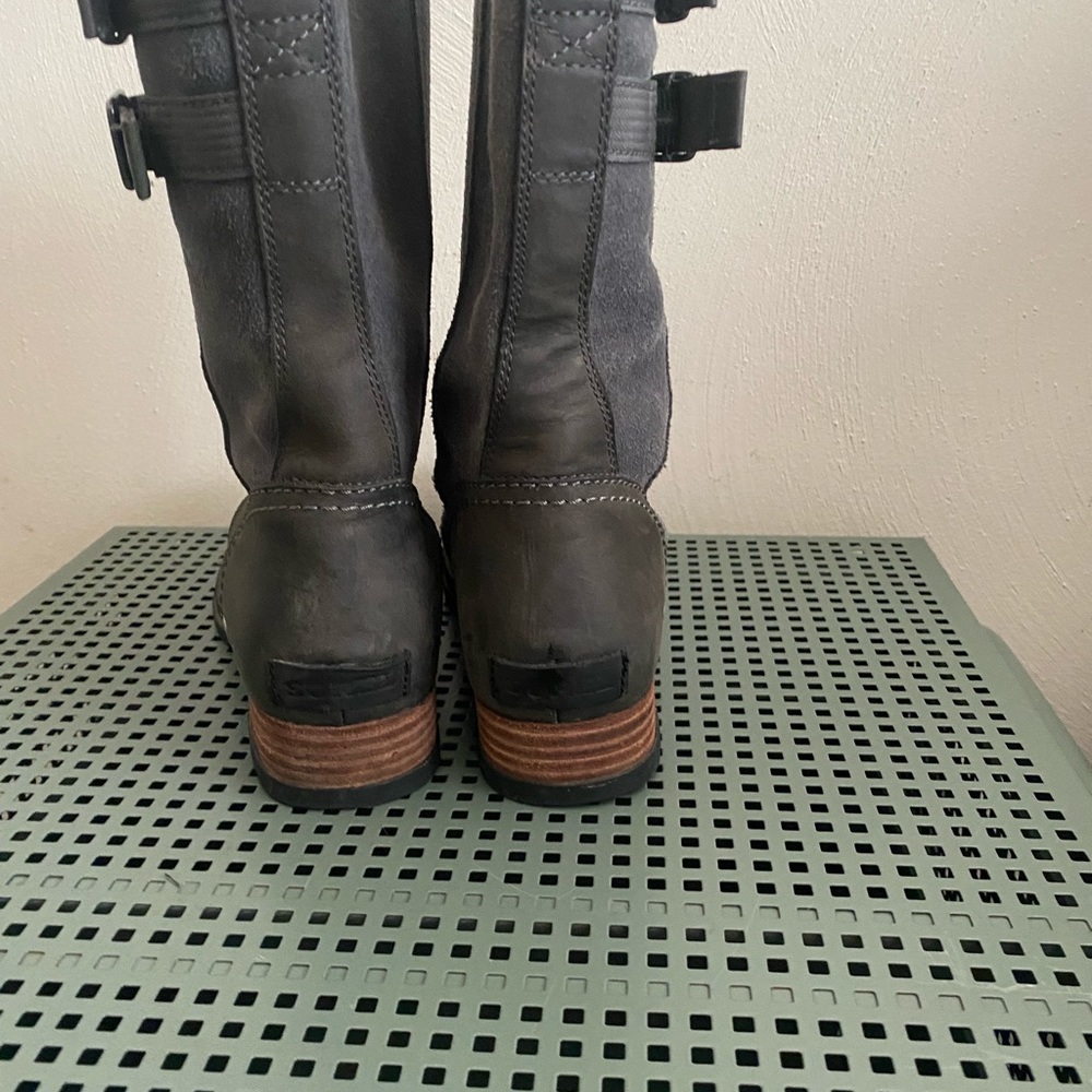 Sorel Leather Boot - Picture 3 of 5